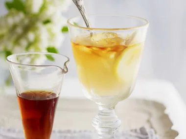 RUM, APPLE AND GINGER LEMONADE