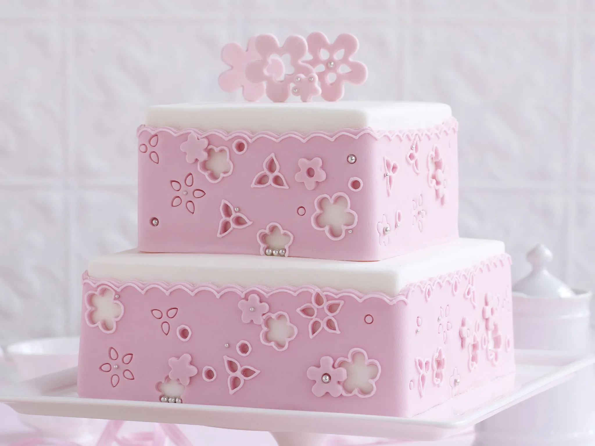 broderie anglaise  Lace Cake