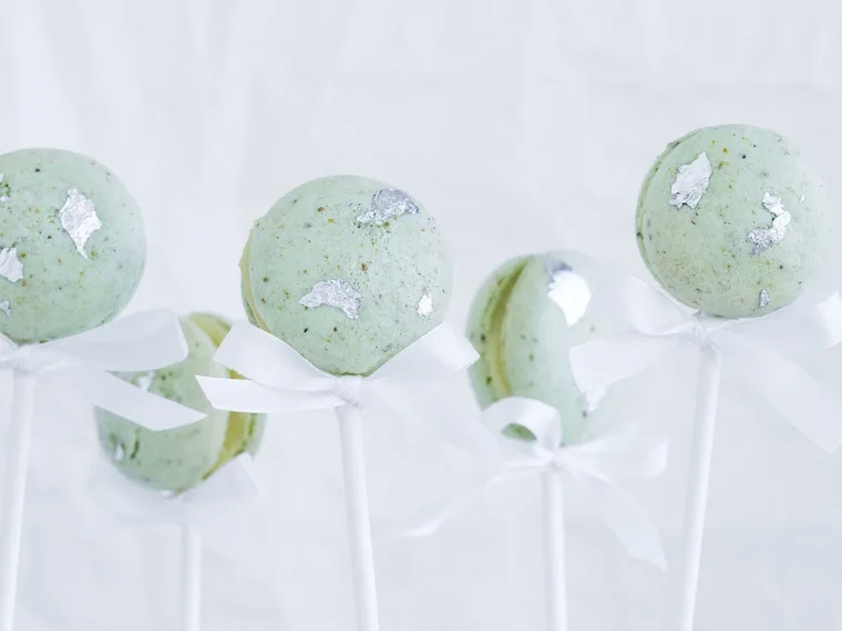 Pistachio MACAROON POPS