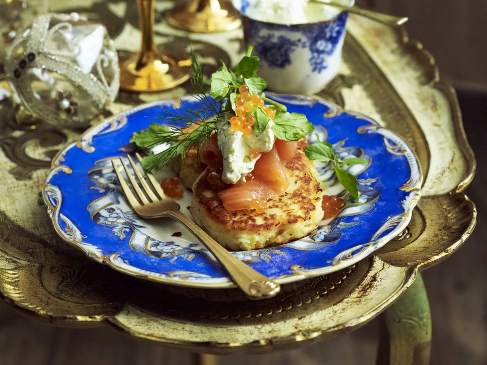 potato pancakes with smoked salmon and dill creme fraiche