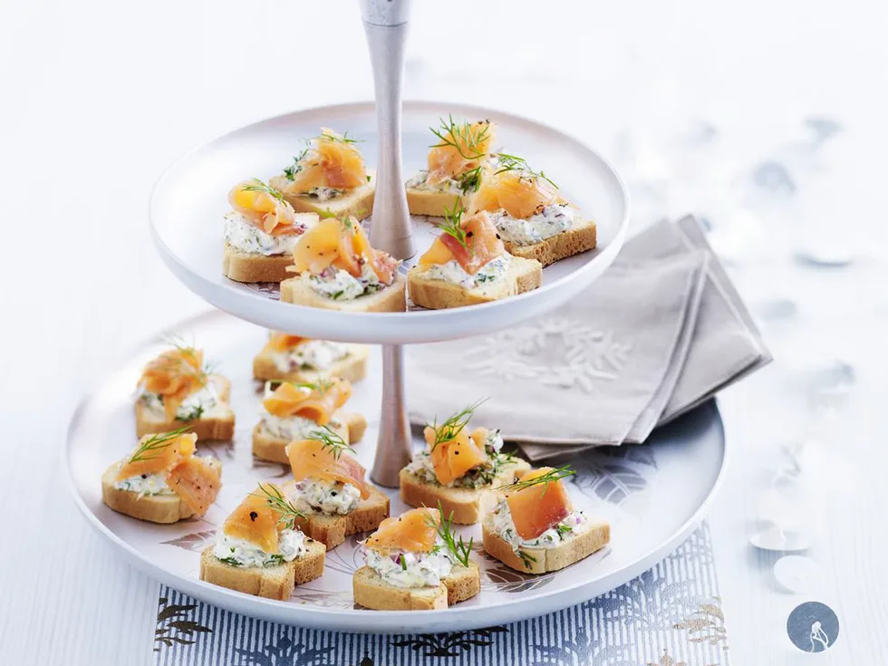 smoked salmon and dill canapes