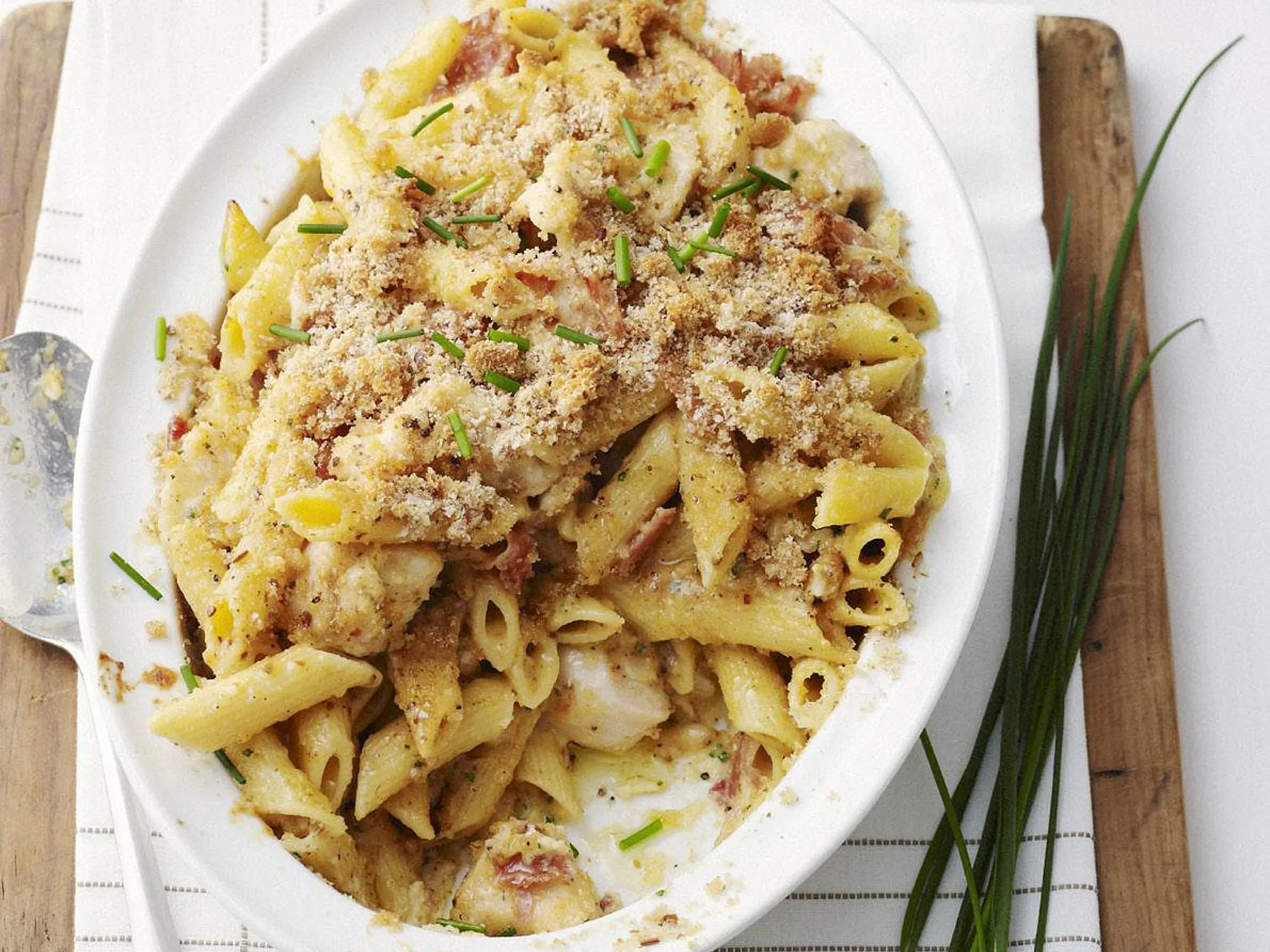 Chicken penne carbonara with crispy crumbs