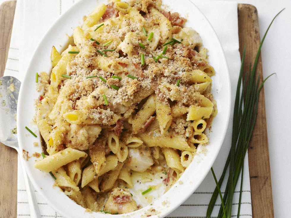 Chicken penne carbonara with crispy crumbs