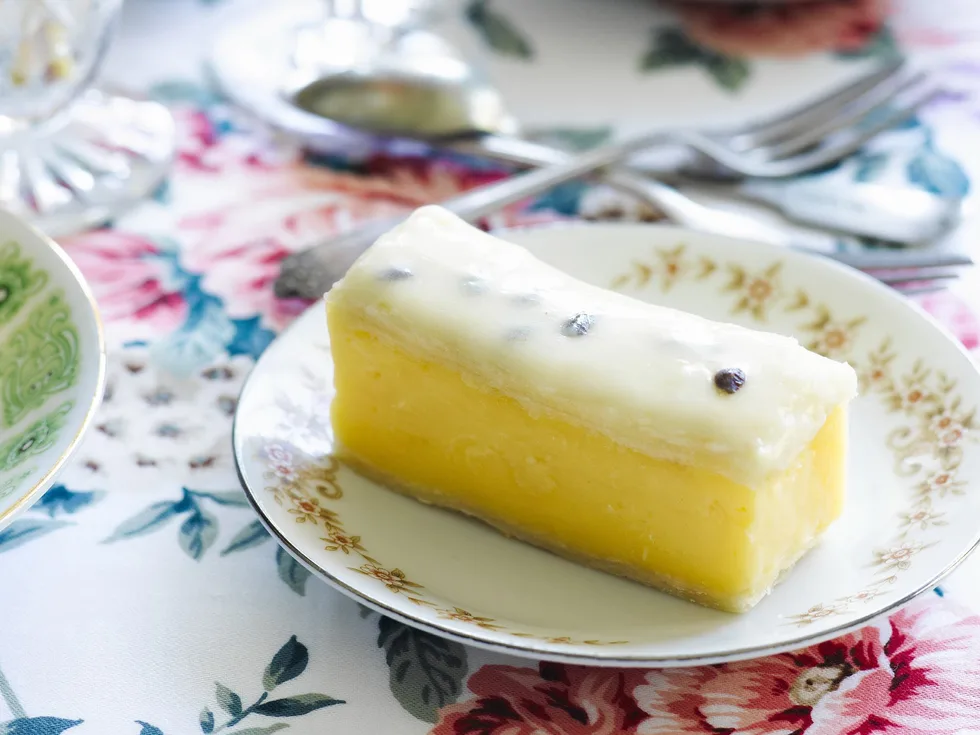 vanilla passionfruit slice