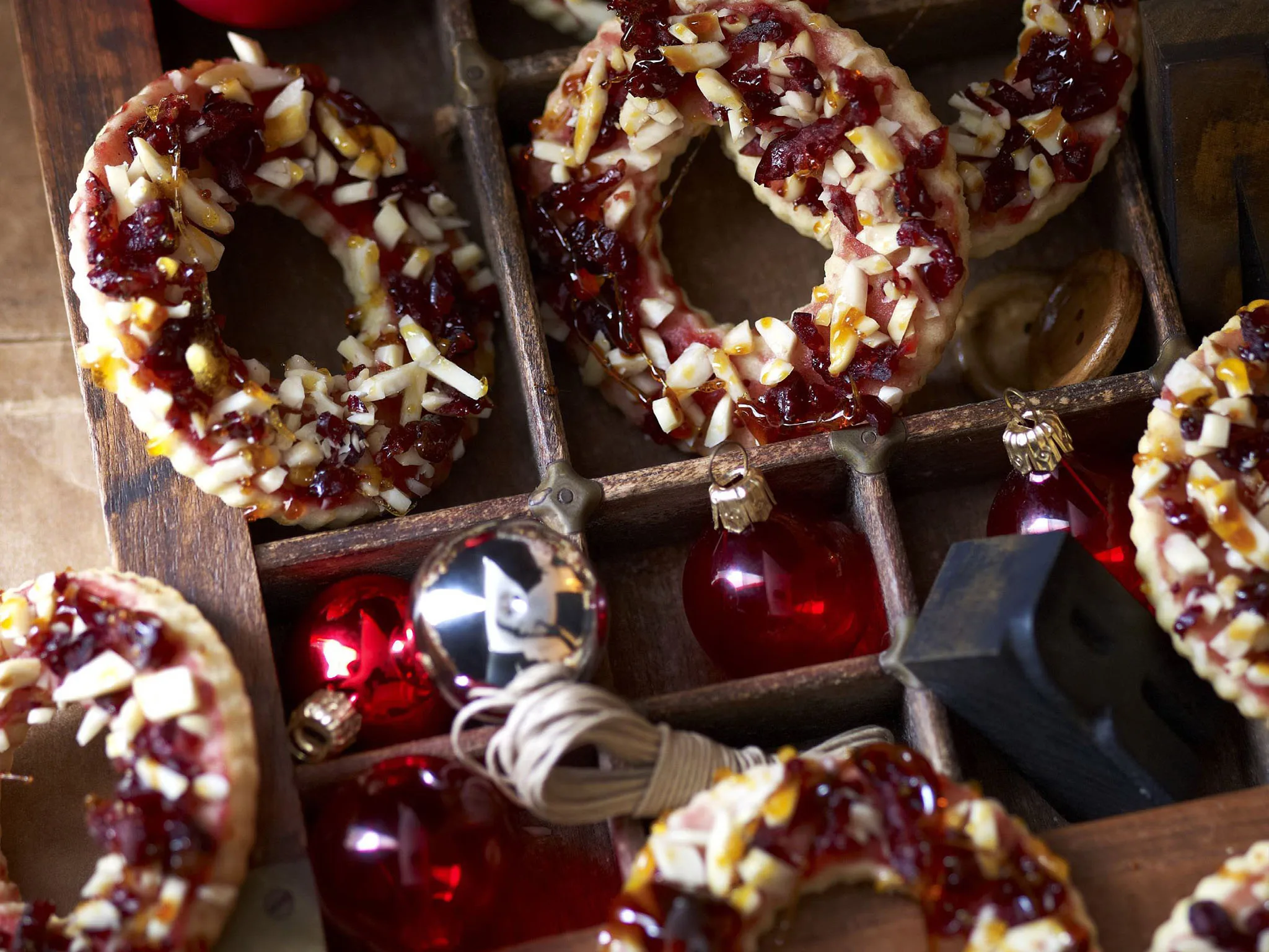 almond and cranberry toffee wreaths