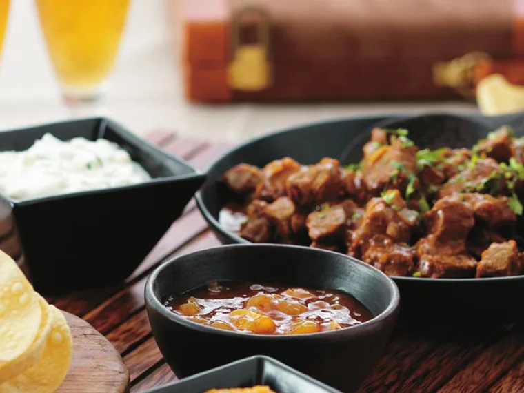 vindaloo with raita and spicy dhal