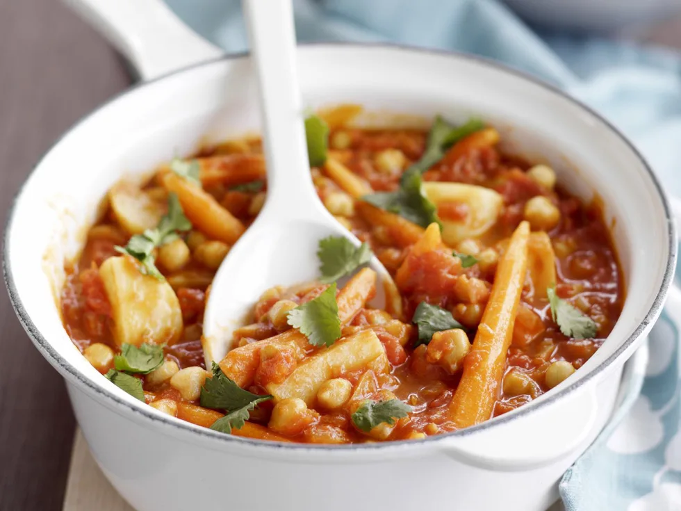 chickpeas in spicy tomato sauce