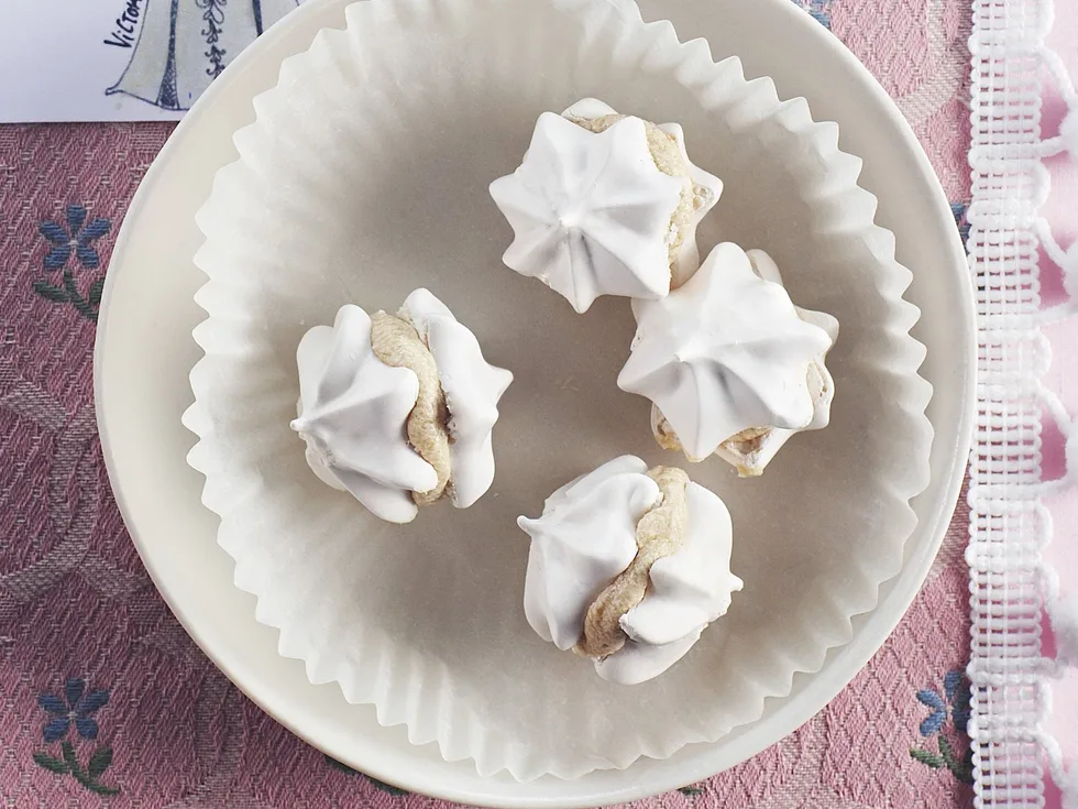 coffee meringue kisses