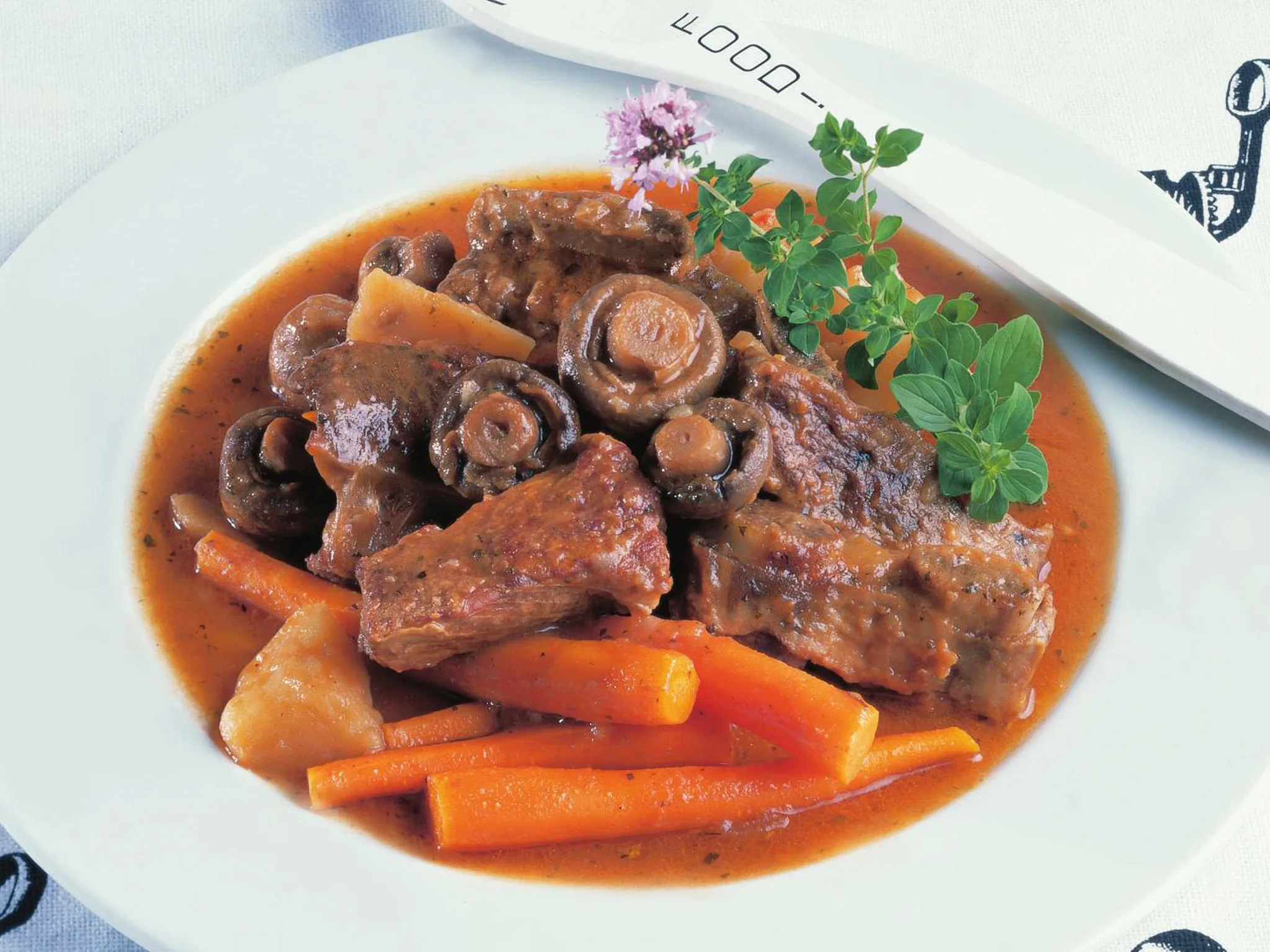 spare ribs in oregano mushroom sauce