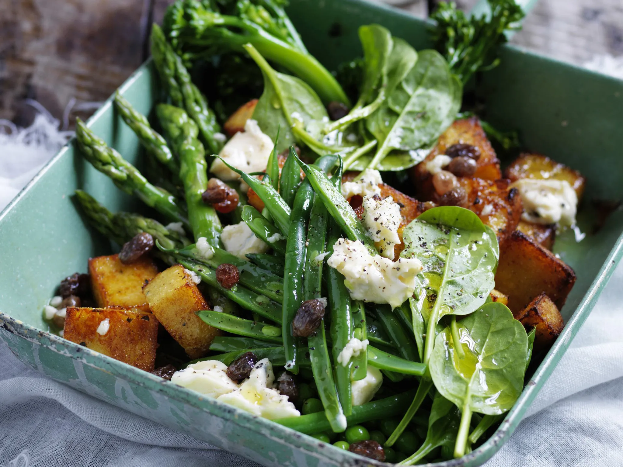 ES    upergreens= =dsalad=m with polenta croûtons