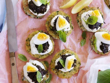 ZUCCHINI FRITTERS WITH pesto and egg