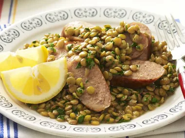 SAUSAGES WITH BRAISED LENTILS