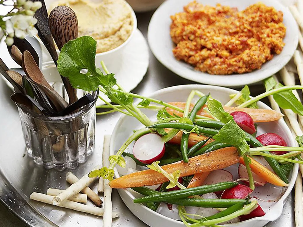 chunky capsicum and cashew dip