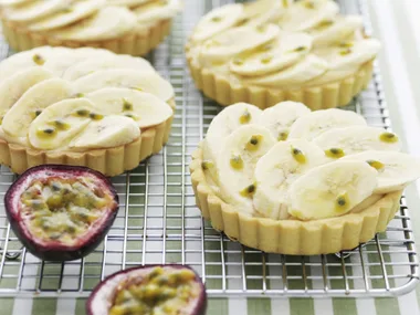 banana and passionfruit tarts