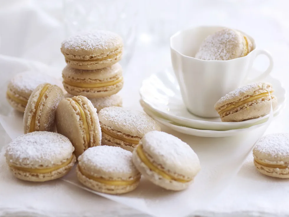 cinnamon eggnog macaroons