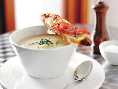 cauliflower soup with cheese and bacon toasts