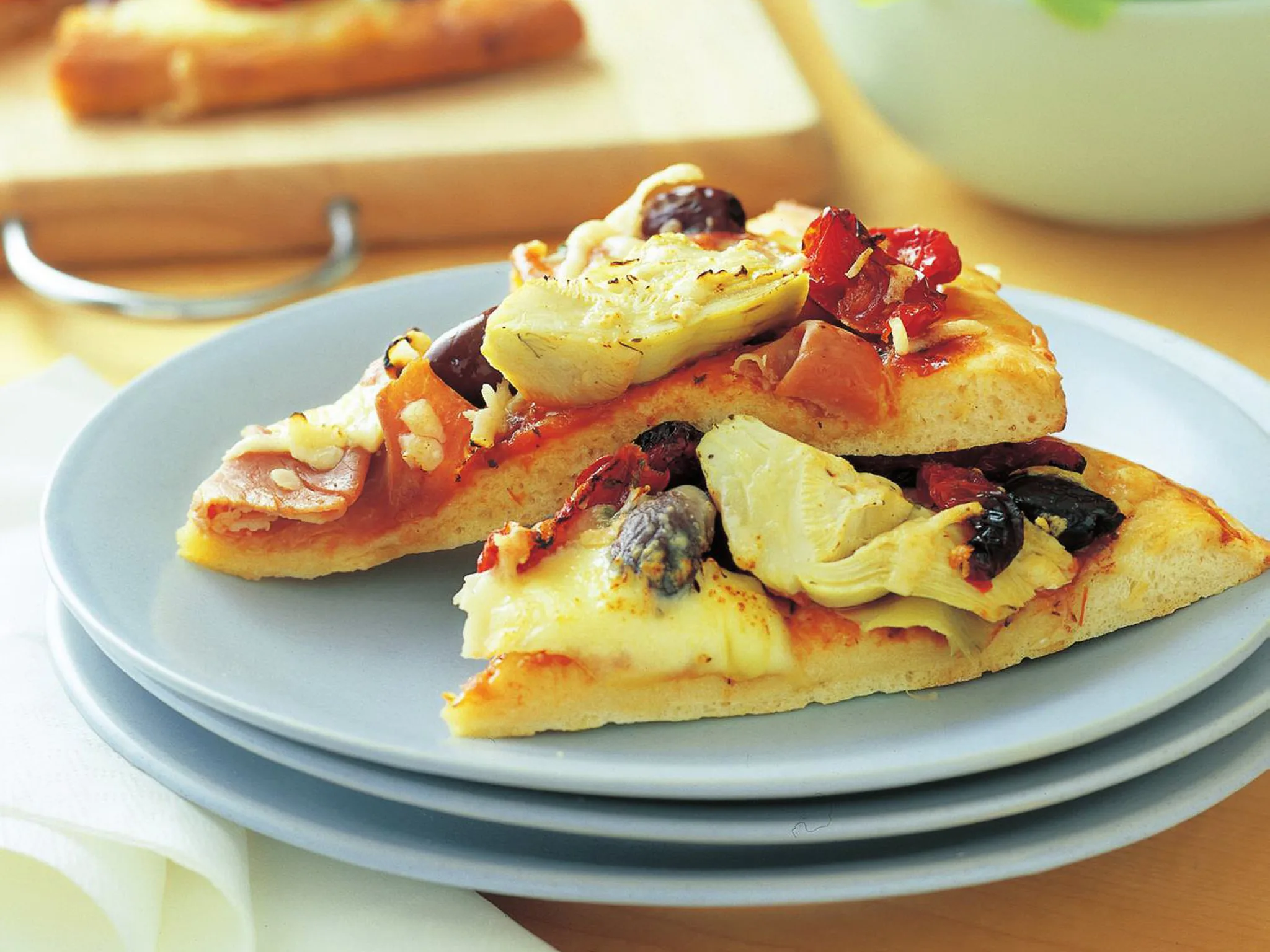 PROSCIUTTO AND SEMI-DRIED TOMATO PIZZA