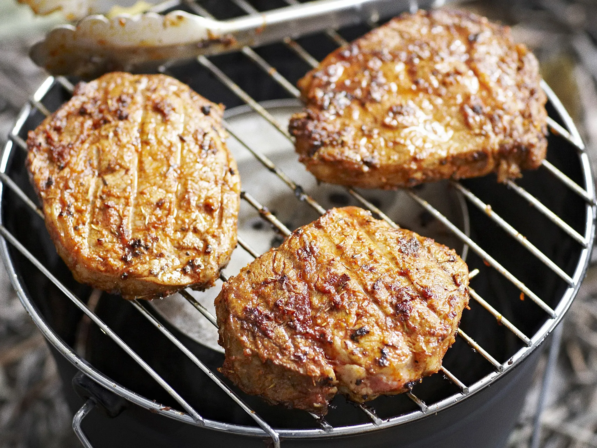 chilli-rubbed hickory-smoked rib-eye steaks