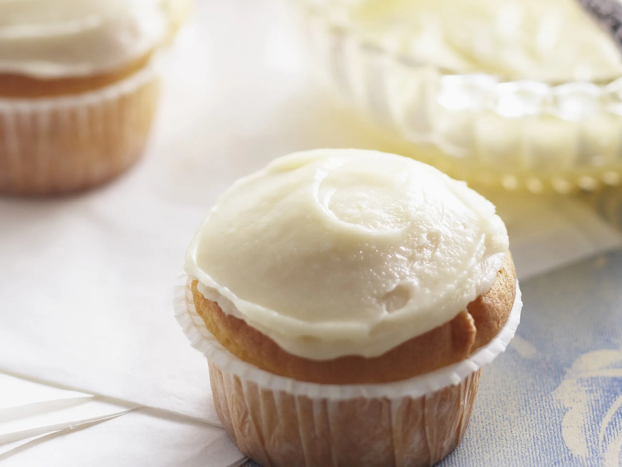 PASSIONFRUIT AND WHITE CHOC PATTY CAKES withPassionfruitGlacéIcing