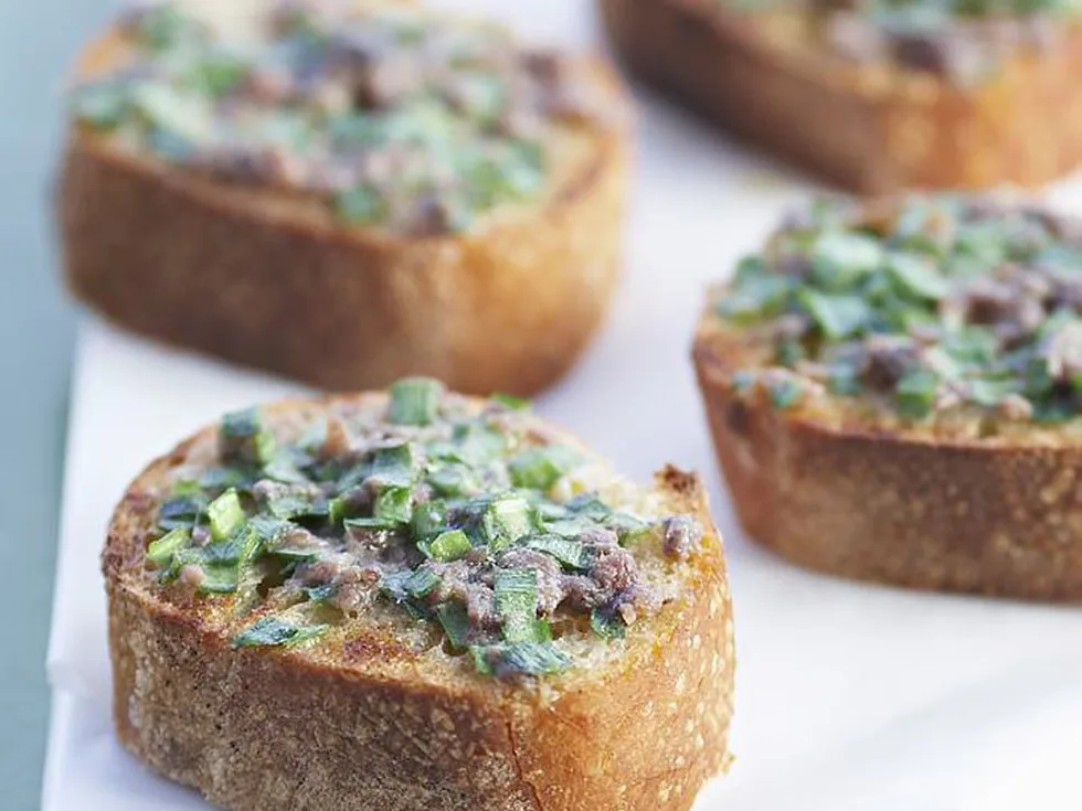 ANCHOVY TOASTS