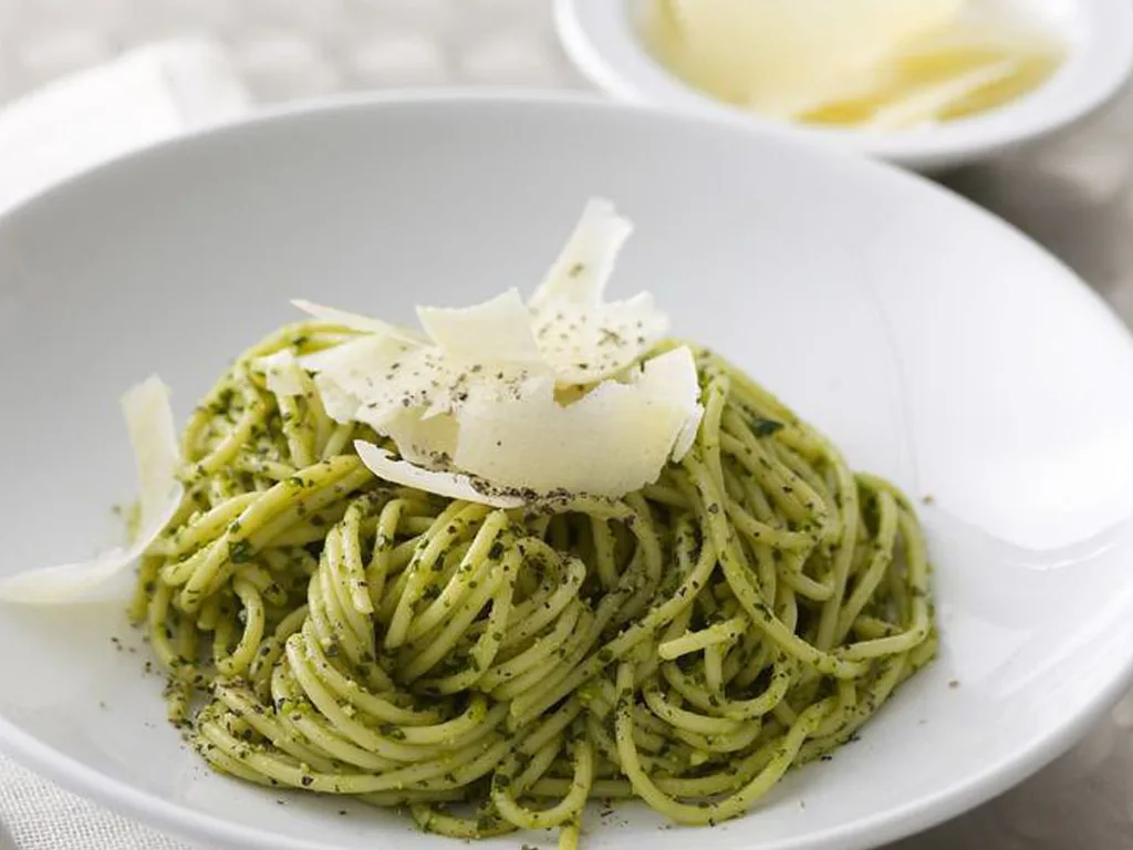 spaghetti with pesto