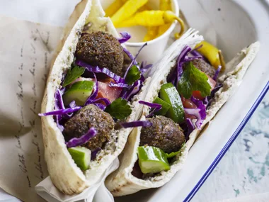 felafel and cabbage salad pockets