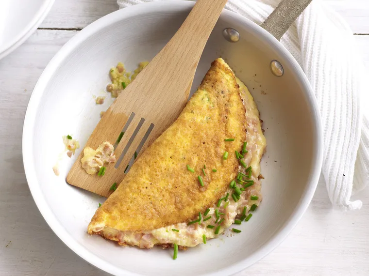 cheesy ham omelette