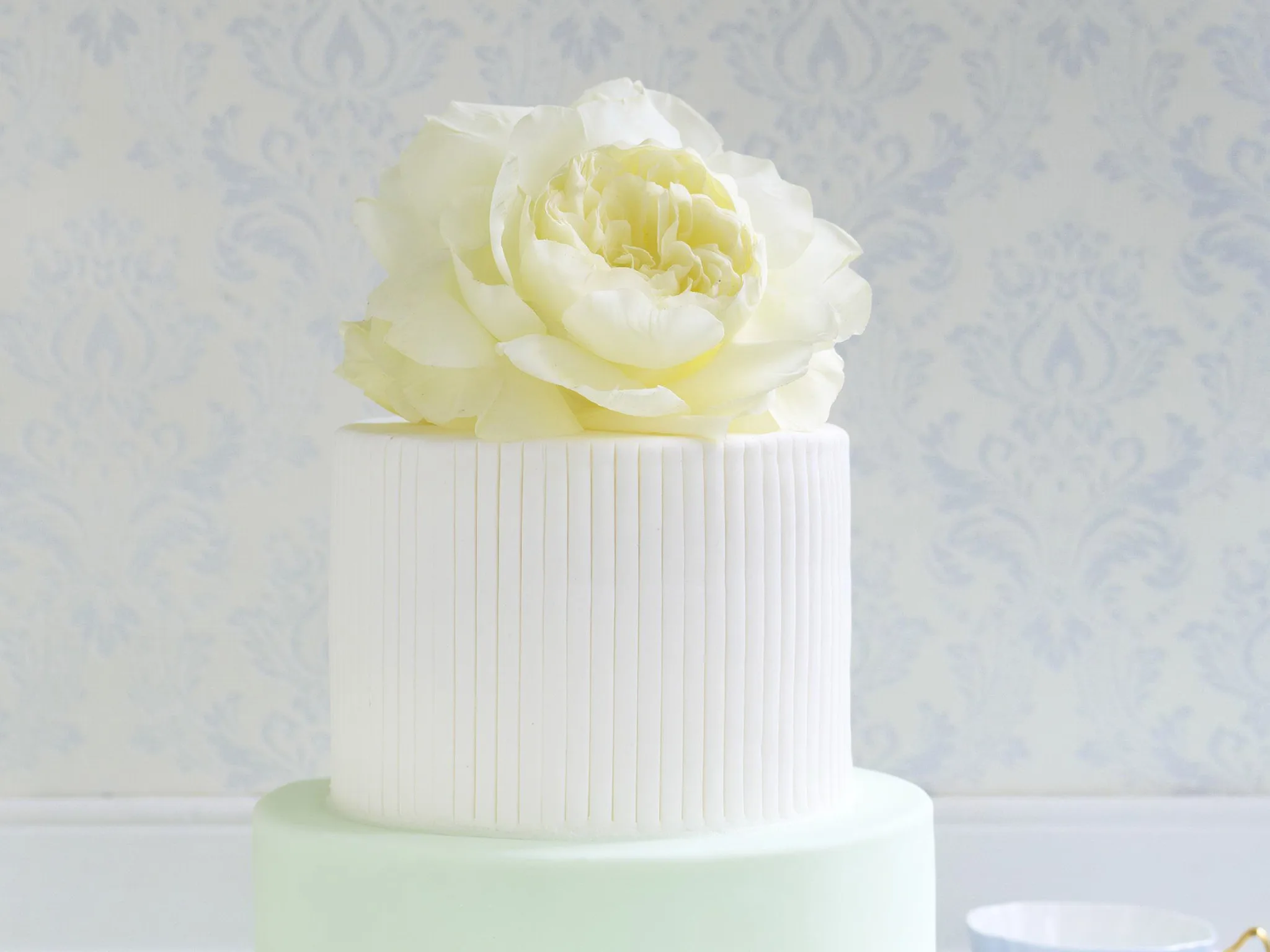 divine white silk  Rose Cake