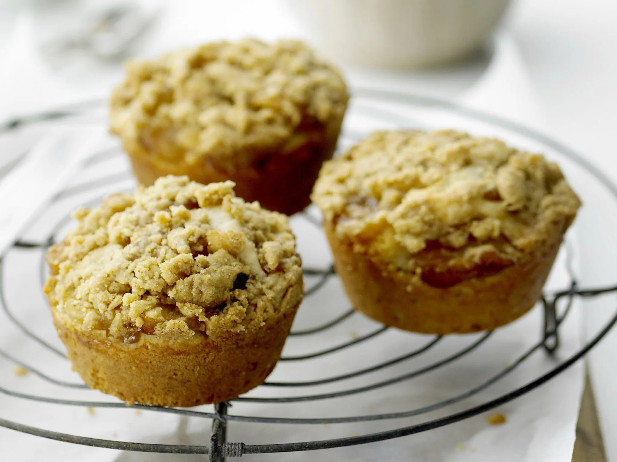 APPLE AND PECAN STREUSEL MUFFINS