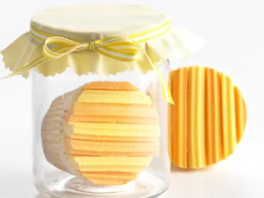 fruity stripes vanilla butter cakes