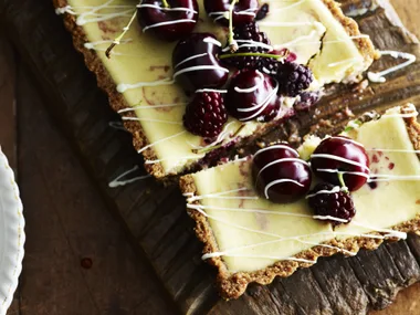 CHERRY AND BLACKBERRY WHITE CHOCOLATE CHEESECAKE