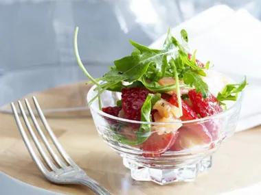 strawberry and smoked salmon salad