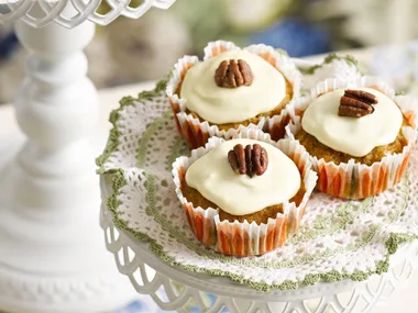 carrot cupcakes withmaplefrosting