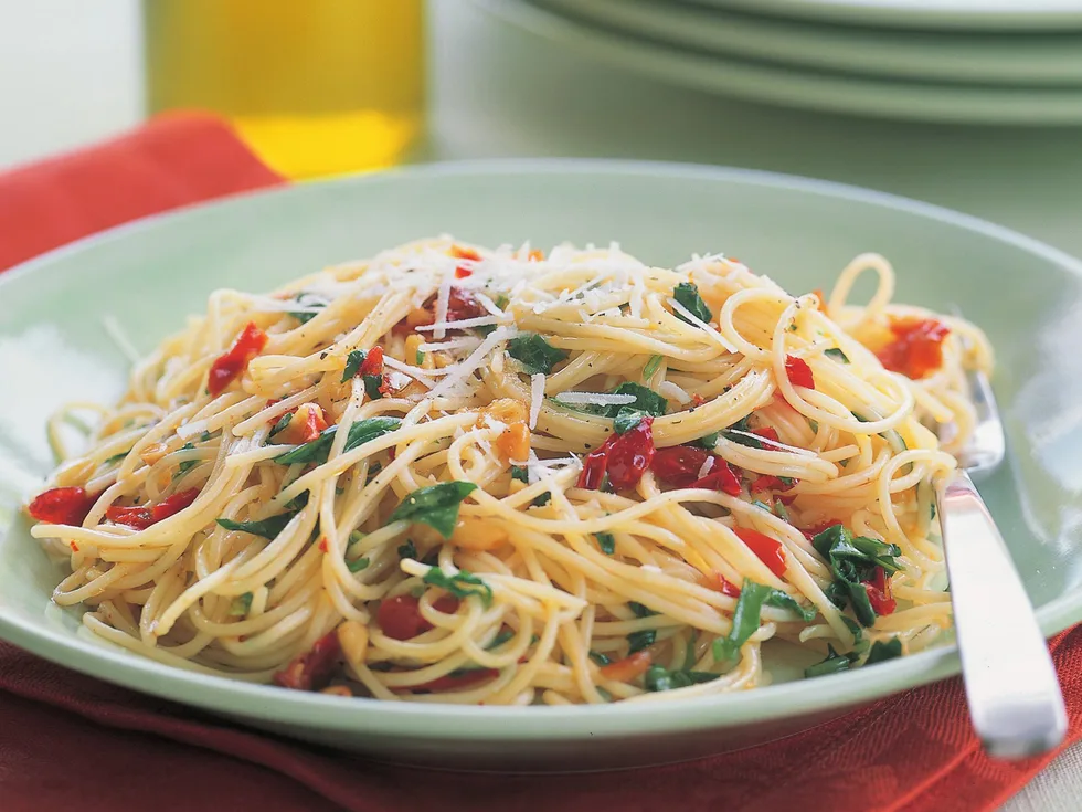 SPAGHETTINI WITH ROCKET, PINE NUTS AND SUN-DRIED CAPSICUM