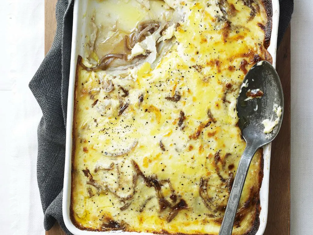 Potato gratin with caramelised onion