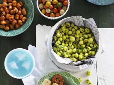 flavoured rice crackers and mixed nuts