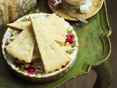 macadamia and pecan shortbread