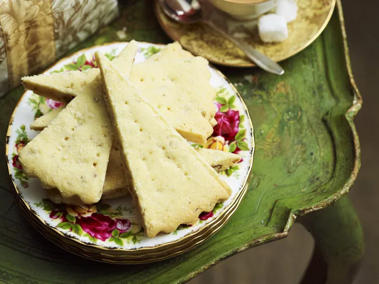macadamia and pecan shortbread