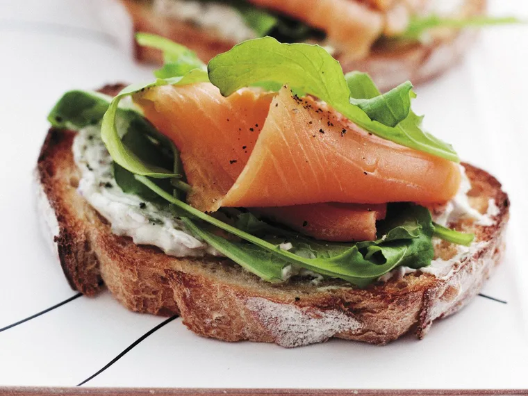 Bruschetta with smoked salmon, cream cheese and rocket