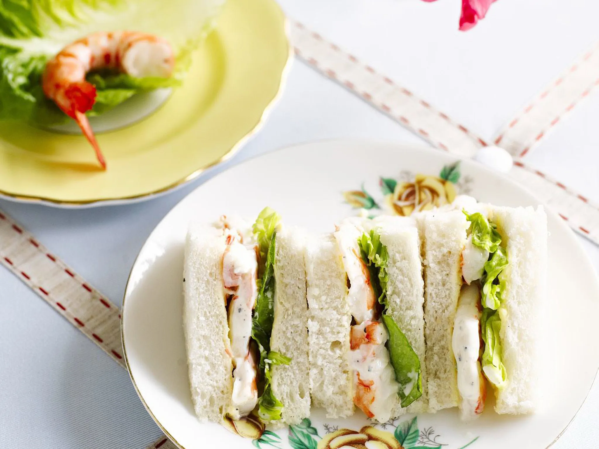 prawn sandwiches with lime & pepper aïoli