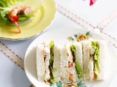 prawn sandwiches with lime & pepper aïoli
