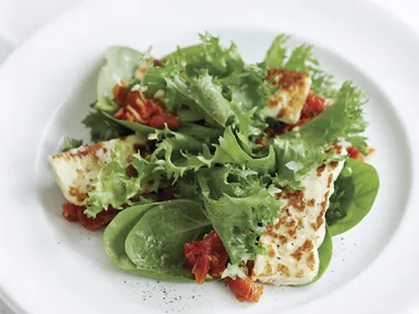 Pan-fried haloumi with green salad