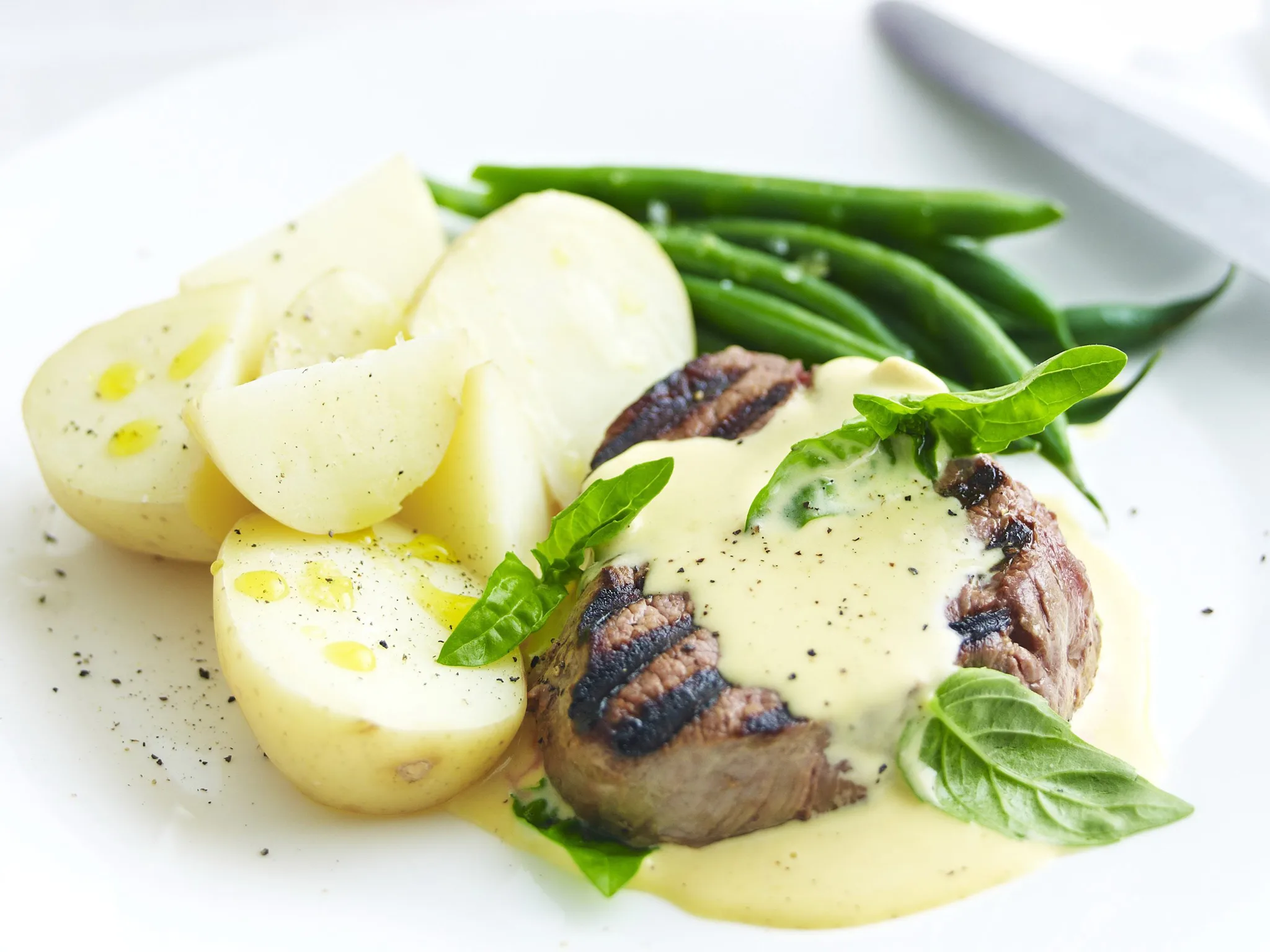 fillet steak with creamy mustard sauce