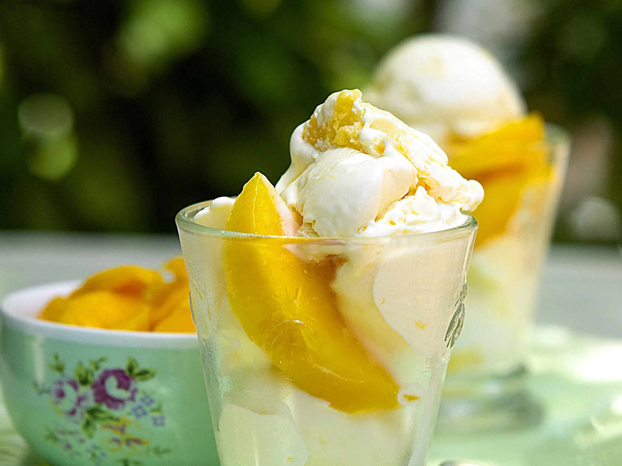 frozen mango yogurt