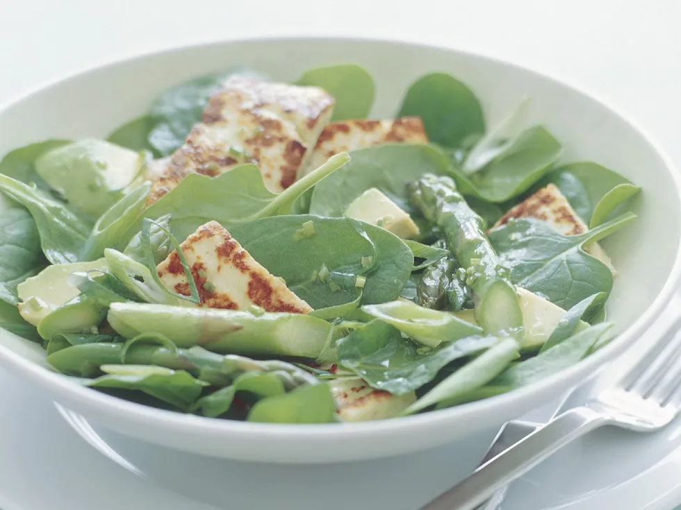 Baby spinach and haloumi salad