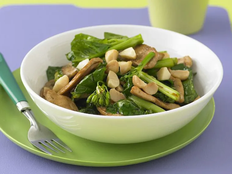 honey and macadamia chicken stir-fry