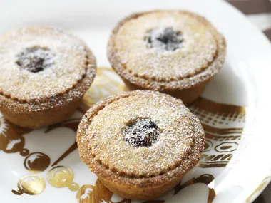 FRUIT MINCE PIES WITH SPICED HAZELNUT PASTRY