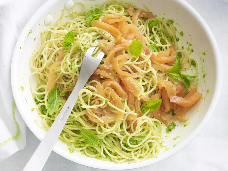 smoked salmon spaghetti with pea pesto