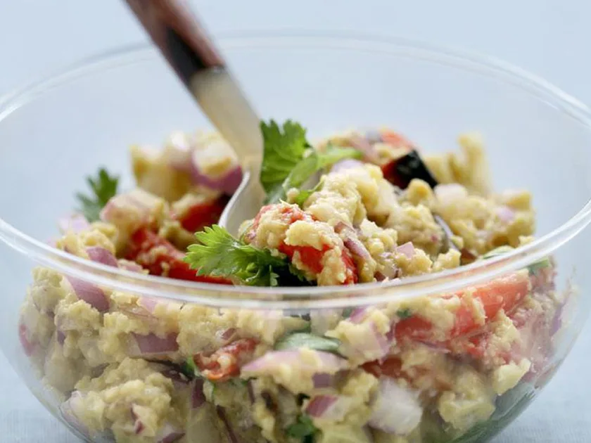 Roasted capsicum and green olive dip | Women's Weekly Food