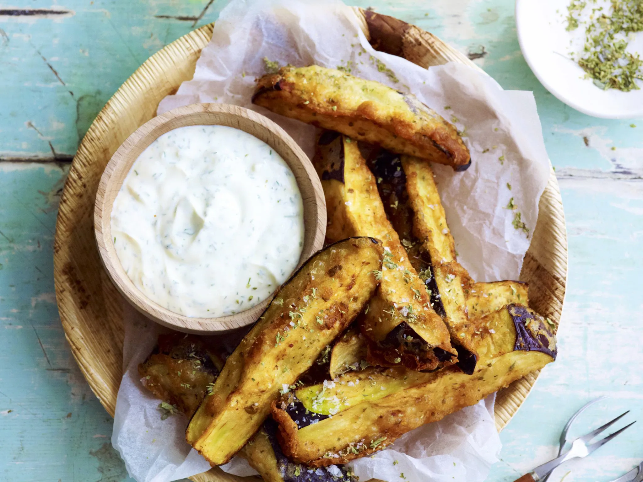 EGGPLANT FRITTERS WITHGARLICYOGURT